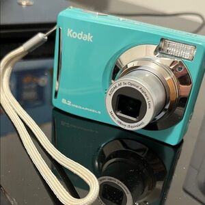 Kodak EasyShare C140-Teal Compact Digital Camera 8.2 Megapixels